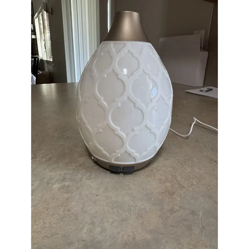 Young Living Desert Mist Easential Oil Diffuser Aromatherapy Changes Colors EUC